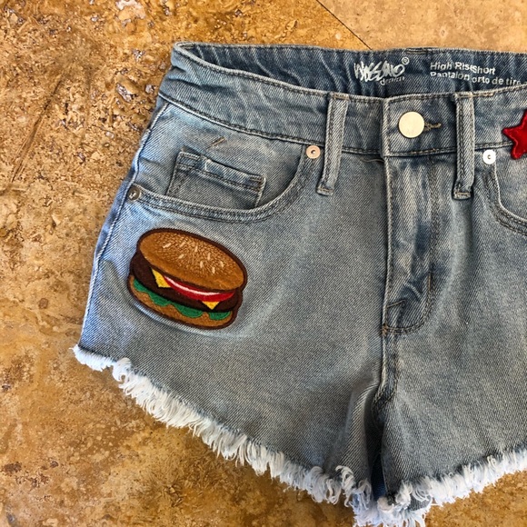 Denim shorts with patches - Picture 3 of 5